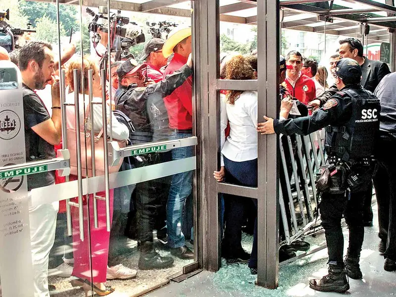 Sin límites, Alito se eterniza en el PRI