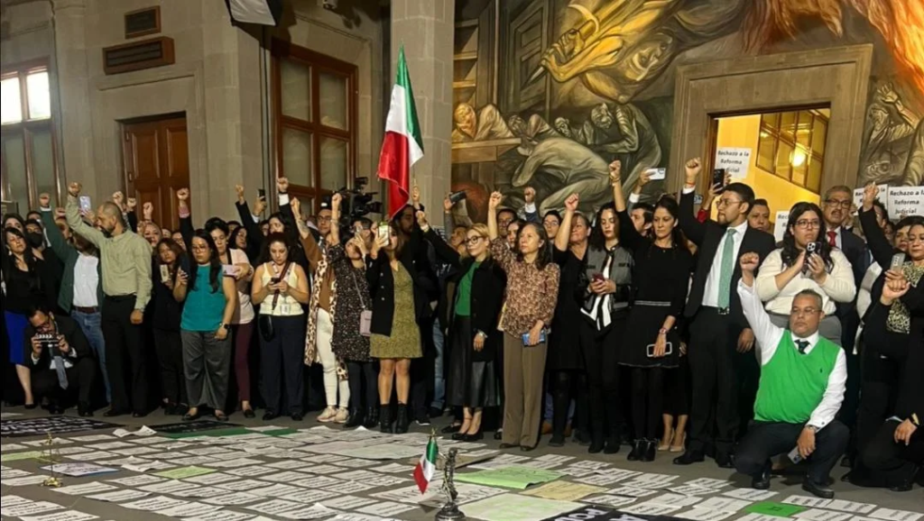 La Corte está presente: trabajadores protestan contra reforma y ministros paran sesión