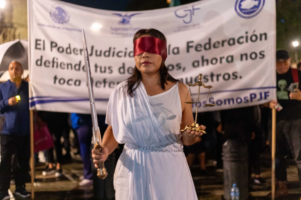 México: dos jueces ordenan suspender el debate de la reforma judicial en el Congreso
