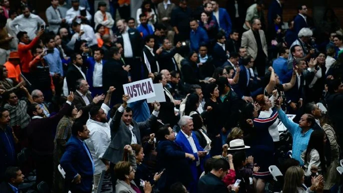REFORMA AL PODER JUDICIAL<br>Diputados aprueban en general y lo particular reforma al Poder Judicial tras 17 horas; va al Senado
