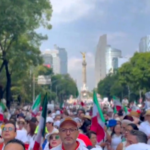 Miles de estudiantes de derecho protestan contra la reforma judicial en el Ángel de la Independencia