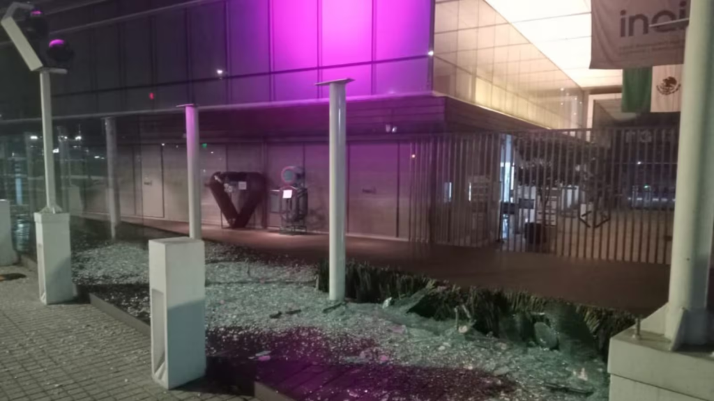 Atacan instalaciones del INAI; autoridades buscan a los responsables