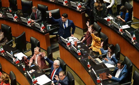 Morena busca eliminar obligación del Estado para generar energías limpias