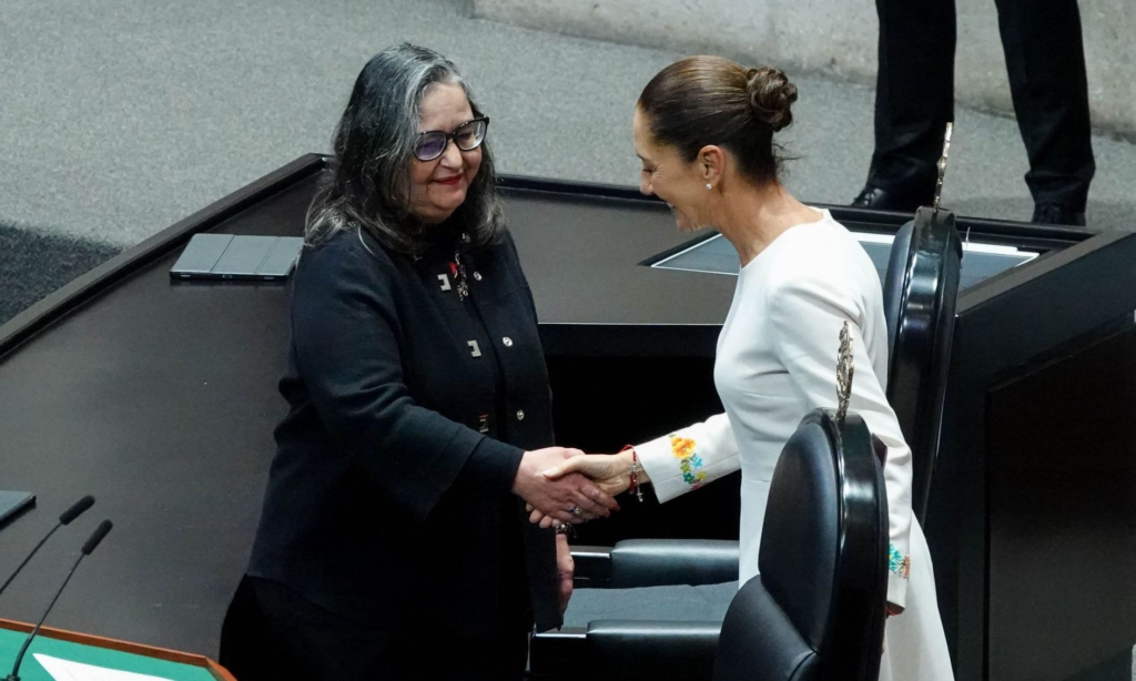 ¿CAMBIO DE ESTILO? SHEINBAUM SALUDA A NORMA PIÑA