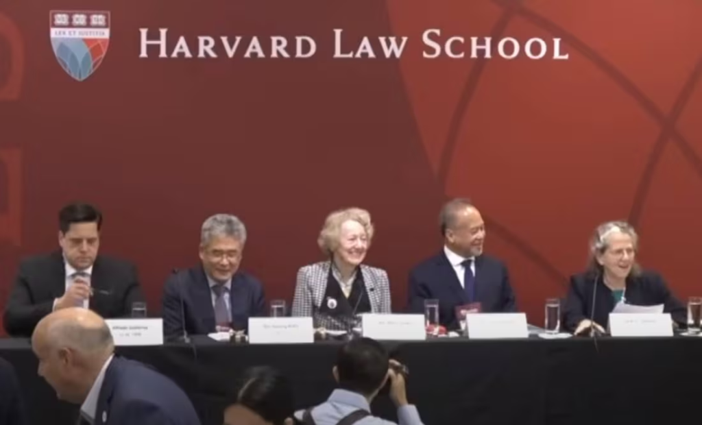 Requisitos para elección judicial desata risas en Harvard; piden cinco cartas de referencia de sus vecinos