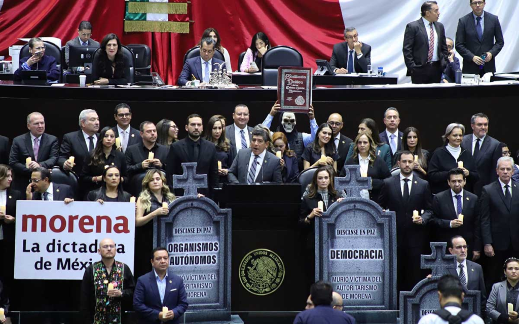 Mayoría morenista aprueba reforma de ‘supremacía constitucional’