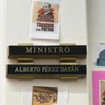 “Es una pena terminar así”: repudio a Pérez Dayán llega hasta su oficina