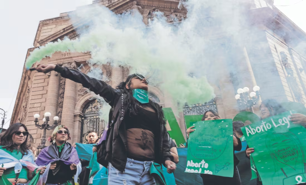 Morena pausa en la CDMX despenalización del aborto