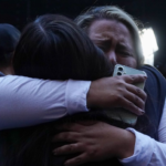 DOLOR Y ENOJO CONTRA PÉREZ DAYÁN AFUERA DE LA CORTE