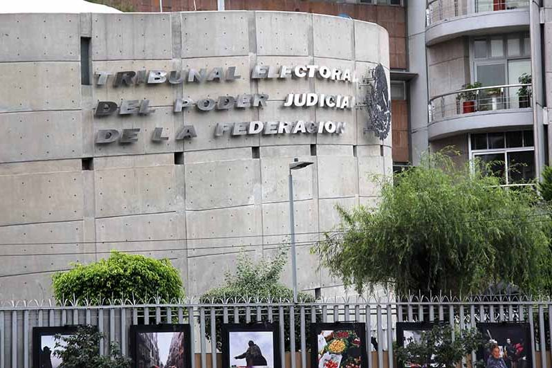 Exmiembro del Comité Judicial acusa al TEPJF de actuar fuera de la Constitución; SCJN debía resolver contradicciones