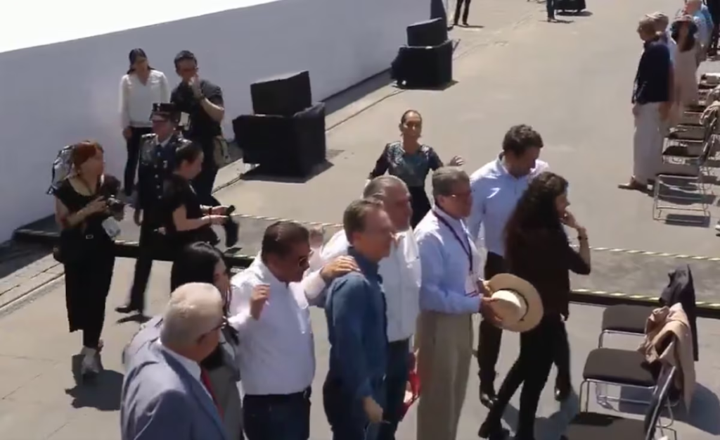 El desaire en el Zócalo: dejan segundo plano a Sheinbaum
