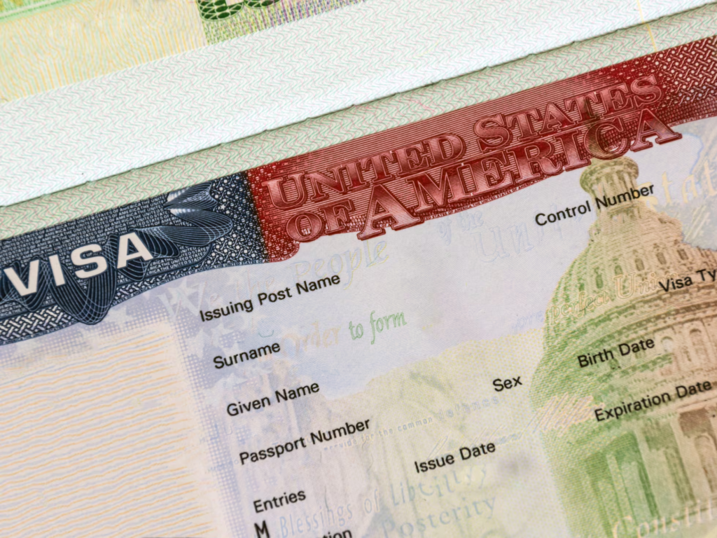 Anuncia EU restricción de visas a funcionarios de gobiernos de países que “faciliten” tránsito de migrantes