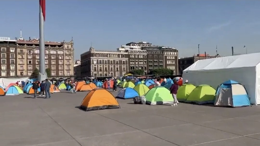 ¡Feliz día del maestro! CNTE realiza megamarcha e instala plantón en el Zócalo CDMX