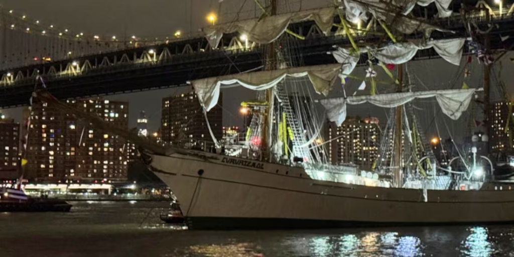 Choque de buque ‘Cuauhtémoc’ en NY: Apuntan a error de cálculo o falla eléctrica como posibles causas