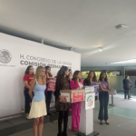 Entregan 23 mil firmas a la Comisión Permanente para pedir el desafuero de Cuauhtémoc Blanco