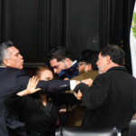 Acaba en episodio violento acalorada sesión en Congreso