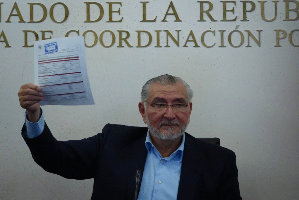 Adán Augusto López se atrinchera con amenazas de revancha ante los señalamientos de corrupción: “A todo santo le llega su capillita”