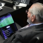 Y que pierde el Barcelona: Adán Augusto López ve el futbol mientras comparece el secretario de Hacienda 