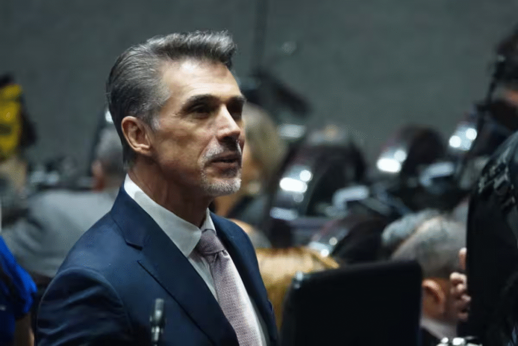¡Prioridades! Diputado Sergio Mayer hace profundo análisis… de La Casa de Los Famosos