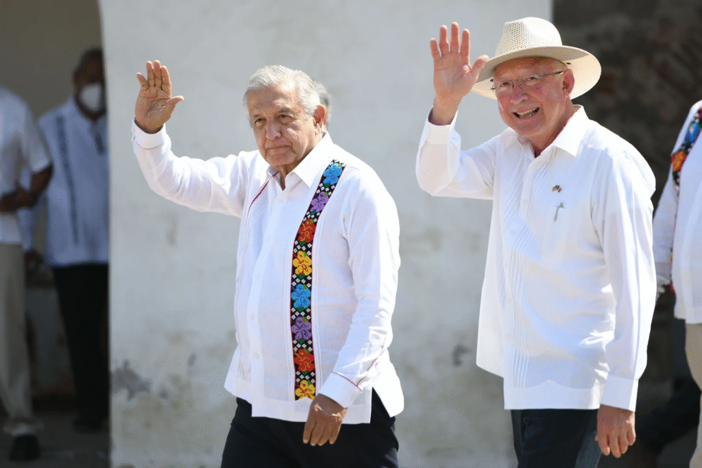 “Sólo había silencio”: Ken Salazar dice que AMLO no respondió a sus mensajes tras captura de El Mayo