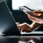 Ahora te quieren cobrar por comprar celular, computadora o tableta: así funcionaría el “moche digital”