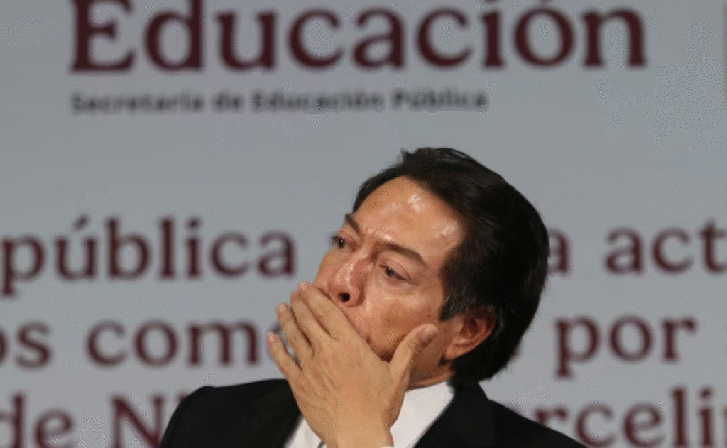 MARIO DELGADO VIOLA LA CONSTITUCIÓN