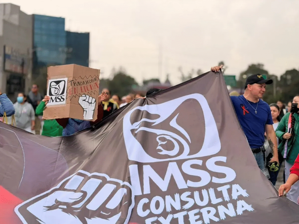 Trabajadores del IMSS amagan con más movilizaciones; piden aumento de 8% directo al salario